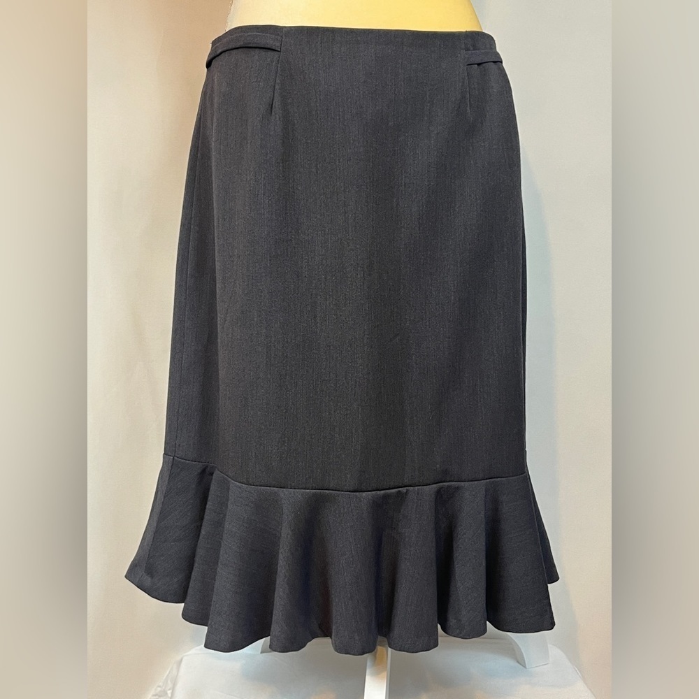 Grey Knee Length Skirt with Bottom Ruffle and Lining Size 10